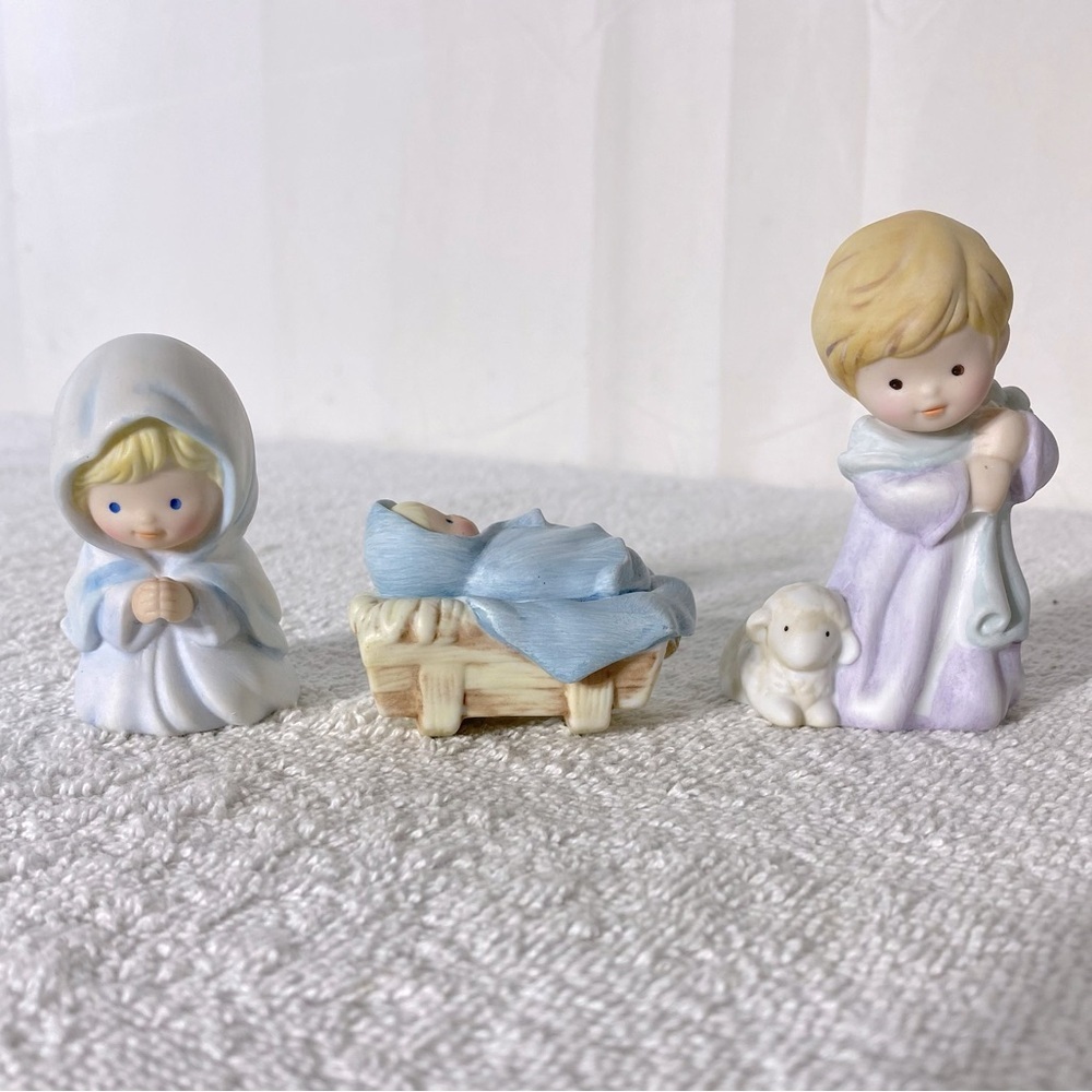 Vintage 1986 Avon Heavenly Blessings Nativity Collection Ceramic Figurines